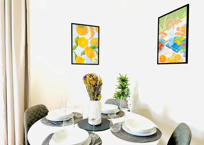 Uniqe - Design - Sky-tv - Audi - Free Parking 4* إنغولشتات
