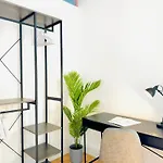 Uniqe - Design - Sky-tv - Audi - Free Parking 4*