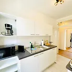 Lejlighedshotel Uniqe - Design - Sky-tv - Audi - Free Parking 4*