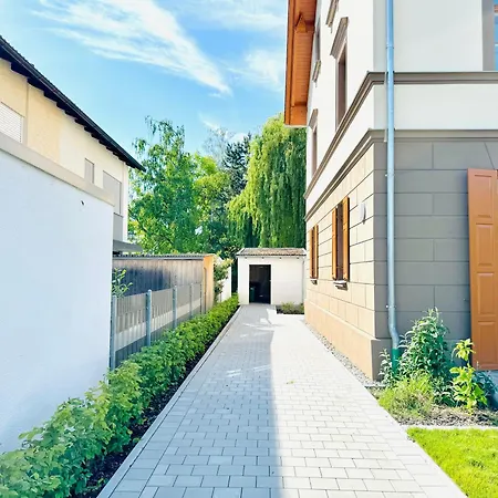 E&k Living - Design - Netflix - Audi - In Village - Free Parking Aparthotel