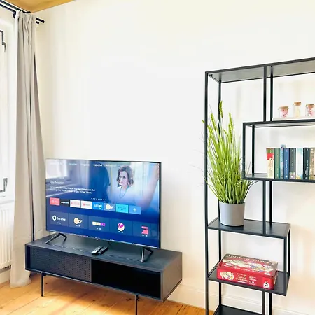 E&k Living - Design - Netflix - Audi - In Village - Free Parking