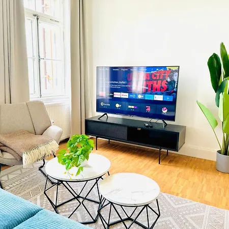 E&k Living - Design - Netflix - Audi - In Village - Free Parking *