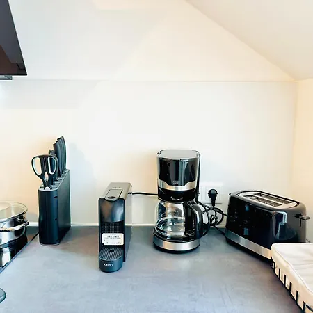 E&k Living - Design - Sky-tv - Audi - In Village - Free Parking