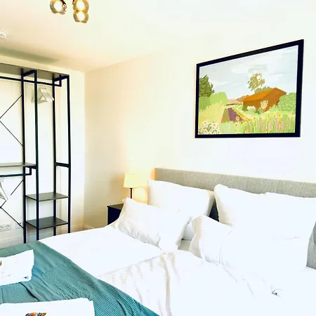 E&k Living - Design - Sky-tv - Audi - In Village - Free Parking Lägenhetshotell