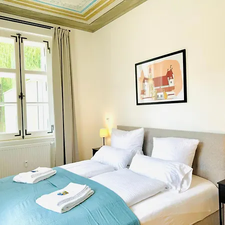 E&k Living - Design - Netflix - Audi - In Village - Free Parking