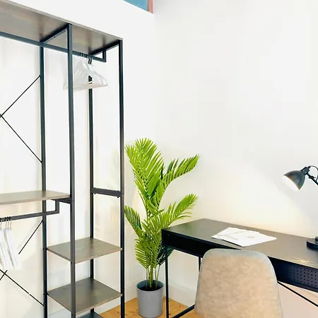 Uniqe - Design - Sky-tv - Audi - Free Parking 4*
